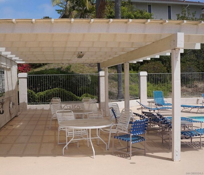 Building Photo - 3869 Camino Lindo