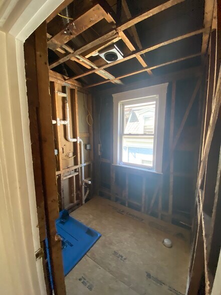 Building Photo - 14 Austin St