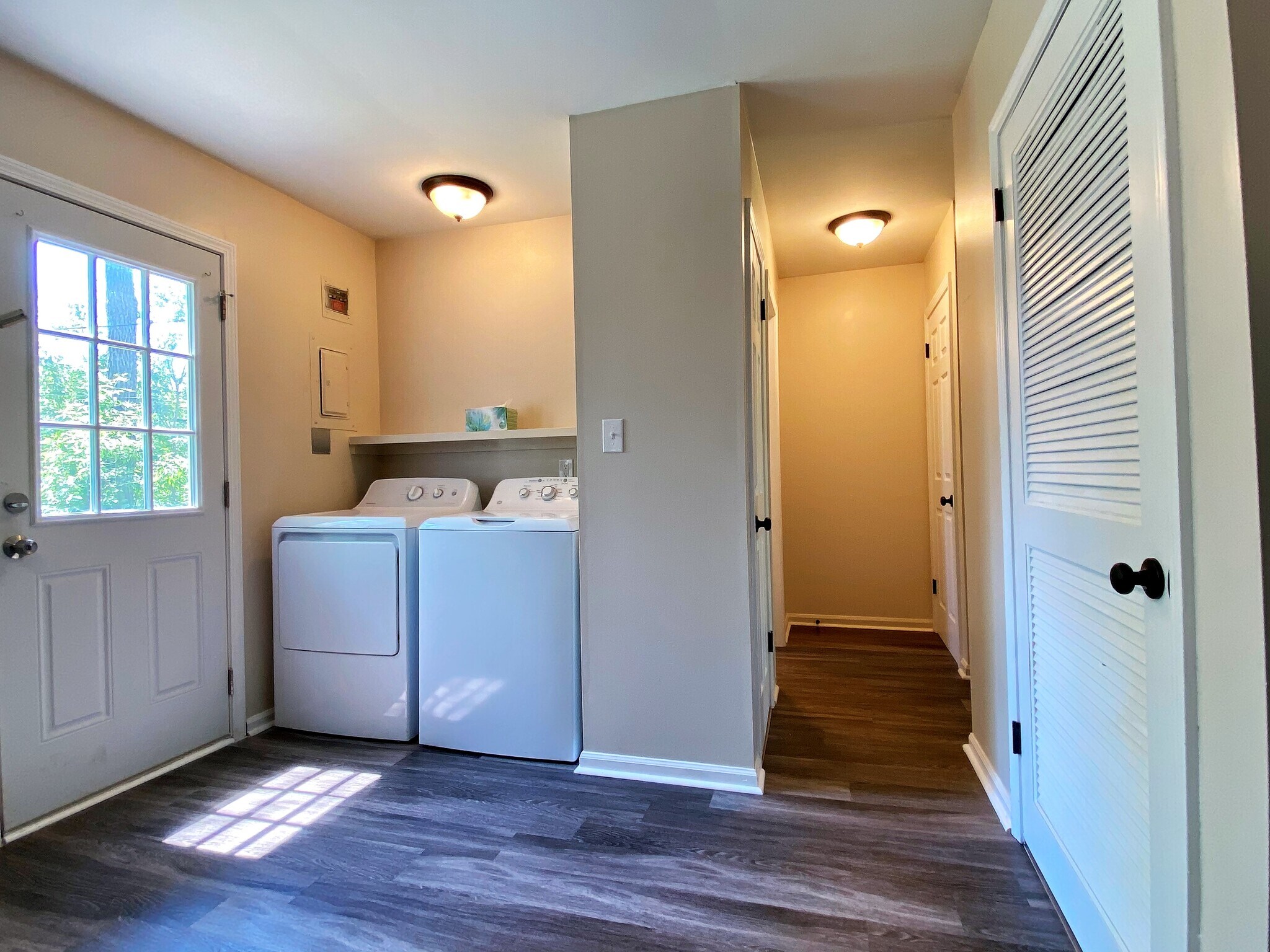 Laundry Area - 2146 Washtenaw Ave