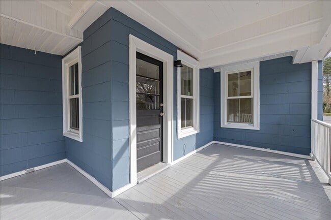 Building Photo - 258 Douglas Ave