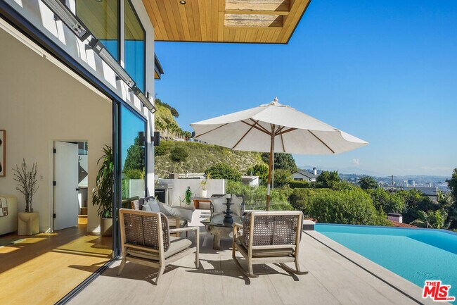 Building Photo - 8242 Hillside Ave