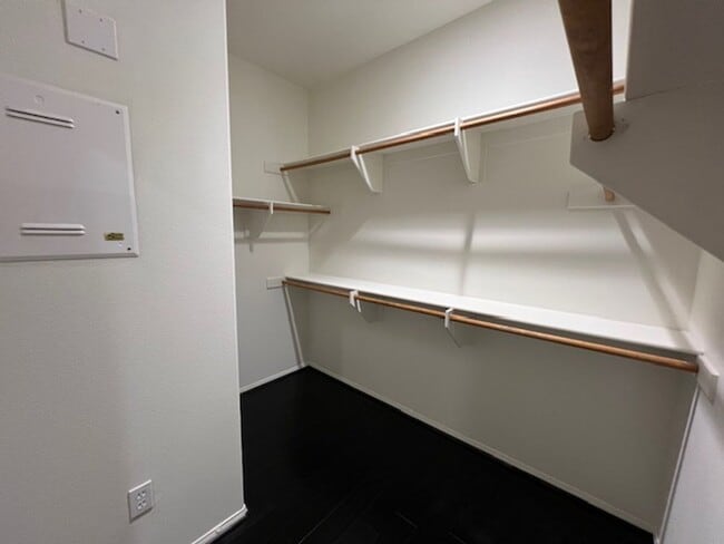 Building Photo - Beautiful 2 Bedroom, 2 1/2 Bathroom Porter Ranch Townhome! Ready for Move In!