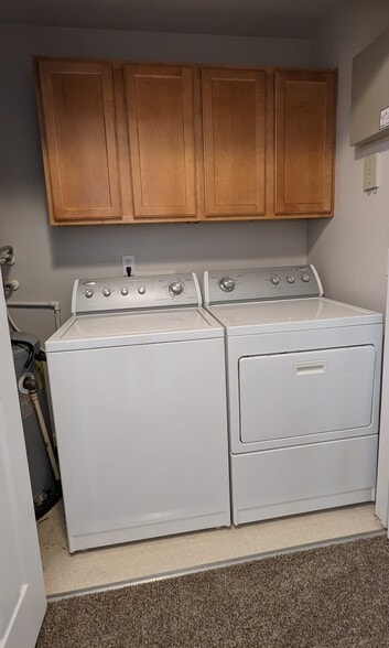 Washer and dryer - 3710 Cotswold Ave