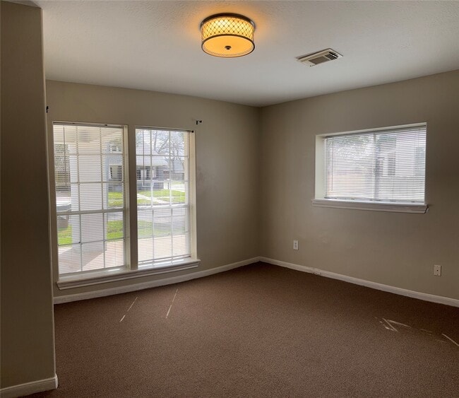 Building Photo - 2340 Cumberland St