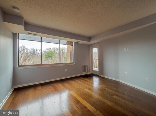Building Photo - 10101 Grosvenor Pl