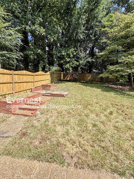 Building Photo - 8572 Glenwoods Dr