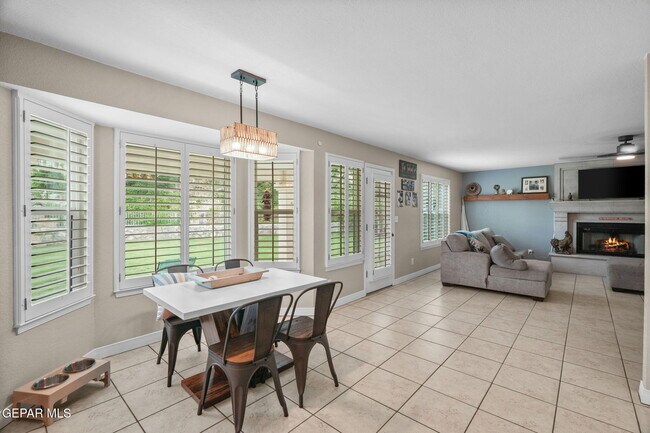 Building Photo - 6052 Bandolero Dr