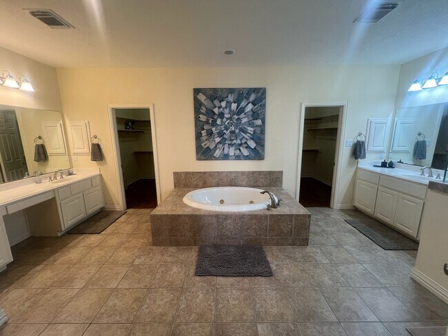 Building Photo - 7143 Laguna Villas