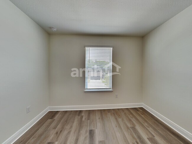 Building Photo - 27243 St Andrews Ave