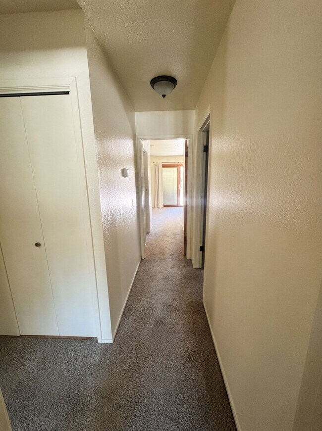 Building Photo - 398 Corrida Dr