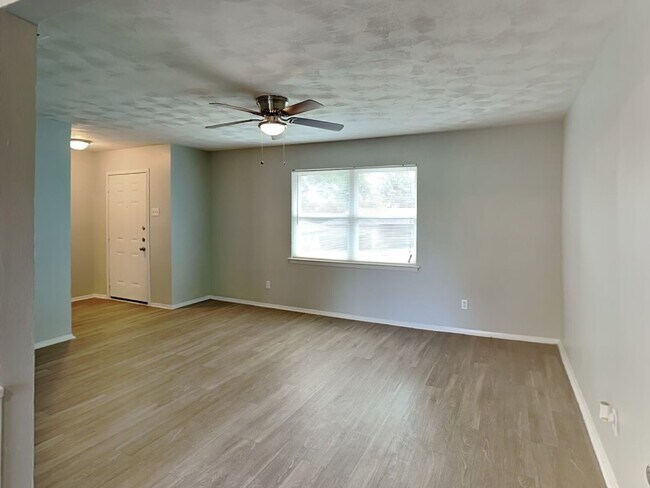 Building Photo - Newly Renovated 3BR/2BA Home in Dallas