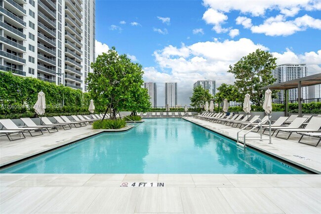 Building Photo - 1400 Biscayne Blvd