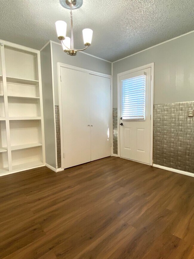 Building Photo - Cute 3 bed 2 bath in the hear of Edmond!!