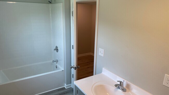 Building Photo - 323 Co Rd 166