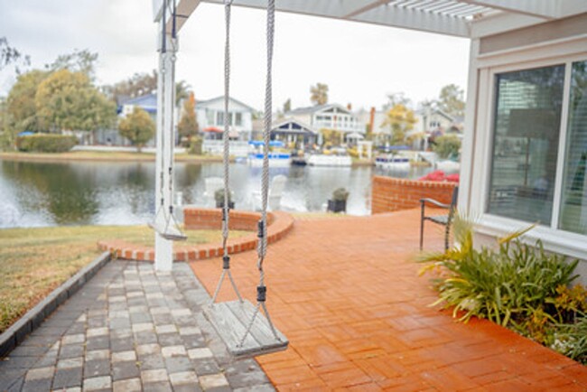 Building Photo - Waterfront 4 Bedroom