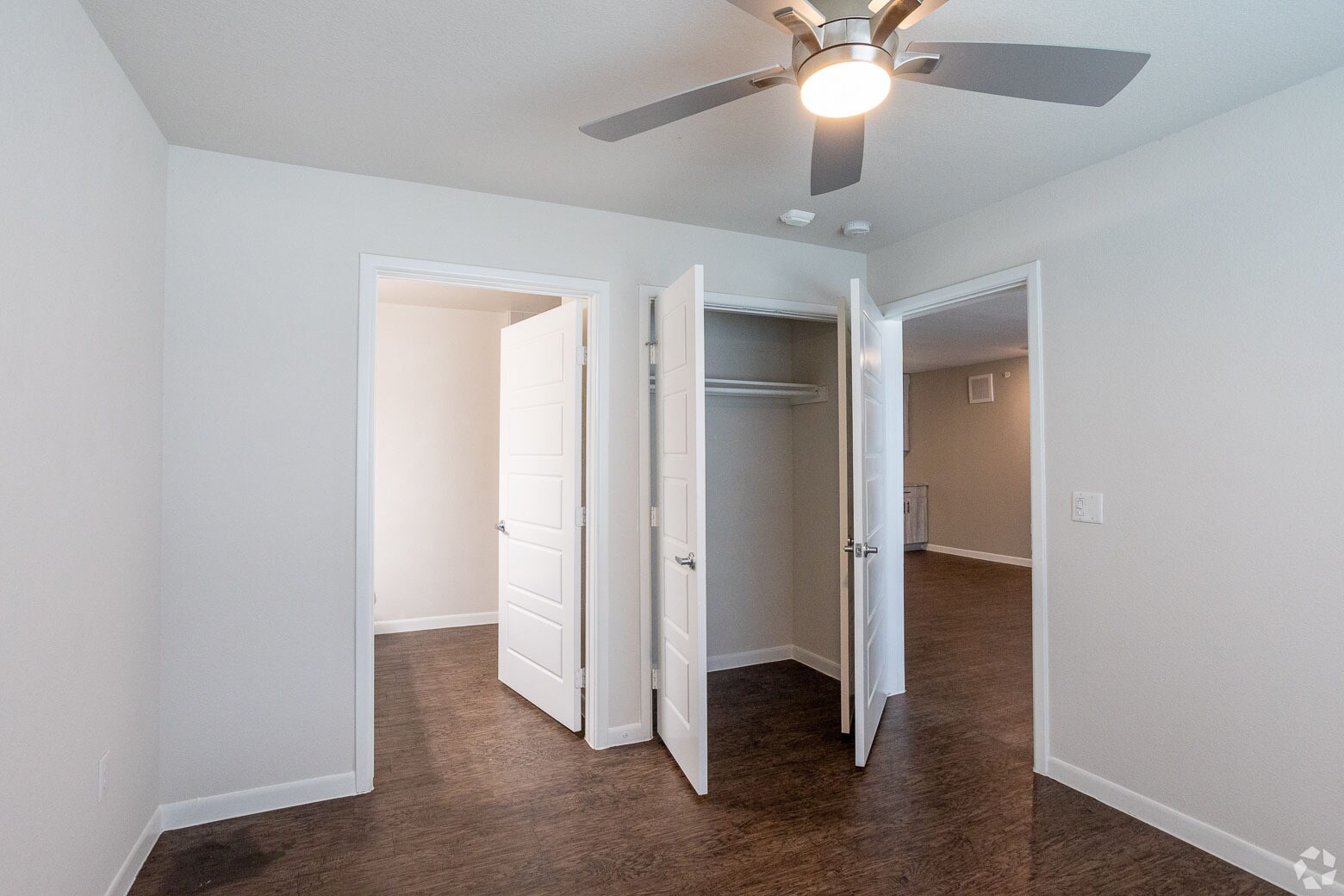 Building Photo - 3300 Oak Creek Dr