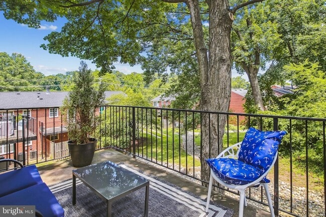 Building Photo - 2623 S Walter Reed Dr