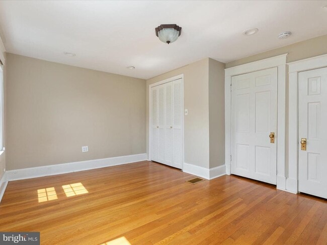 Building Photo - 301 Wood Ave