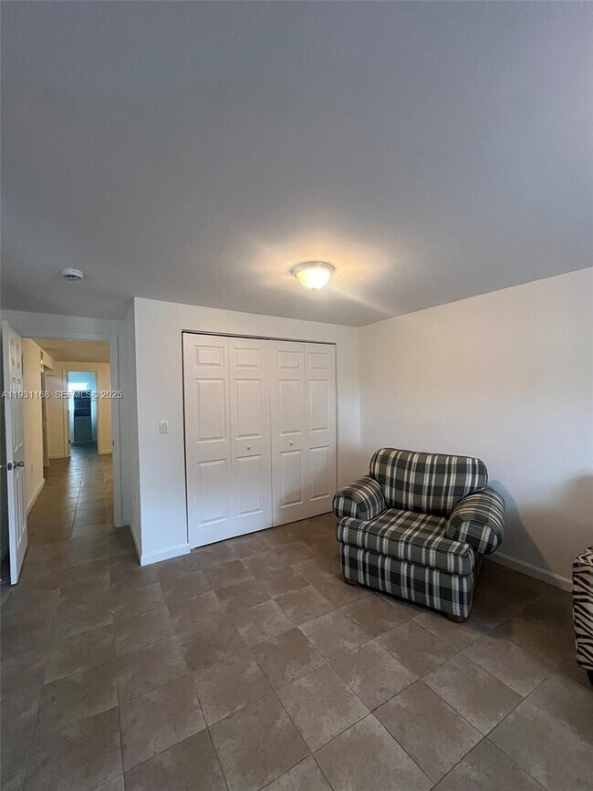 Building Photo - 9030 SW 40th Terrace