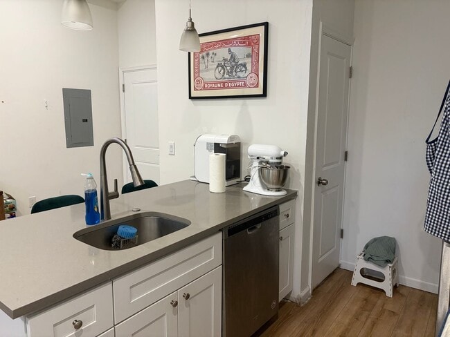 Building Photo - 737 S 4th St