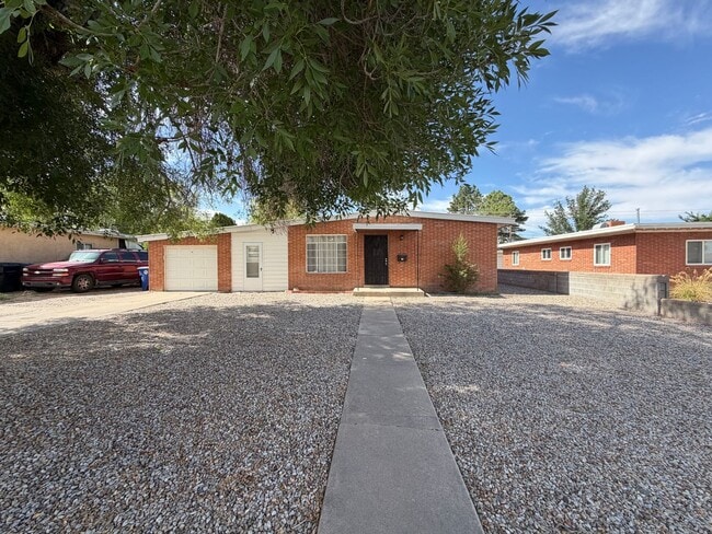 Building Photo - 3 Bedroom Single Story Available Near Comanche Rd NE & San Mateo Blvd NE!