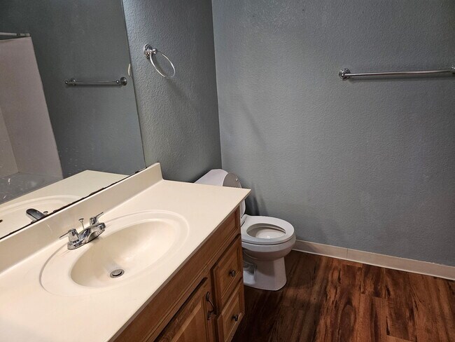 Building Photo - 2929 W Yorkshire Dr