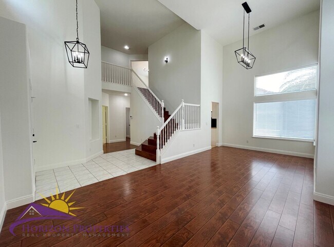Building Photo - Spacious 5 Bed 3 Bath 2,136 Sq. Ft. Sheldon Pacific Home in Elk Grove