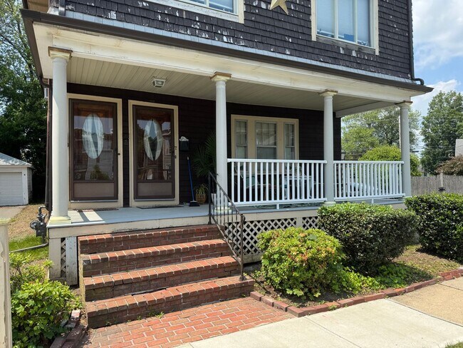 Building Photo - 7-9 Lamoille Ave