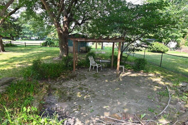 Building Photo - Charming 3-Bedroom Retreat with 2 Full Baths on South Meridian Street – 1516 Sq Ft of Comfort in ...