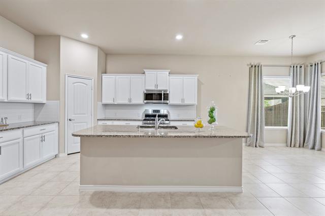 Building Photo - 2104 Lake Cliff Dr