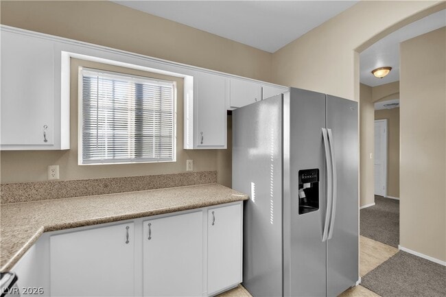 Building Photo - 1900 N Torrey Pines Dr