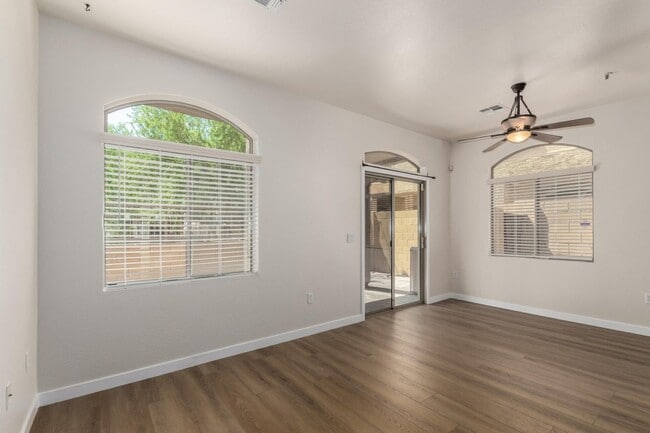 Building Photo - 2250 E Deer Valley Dr