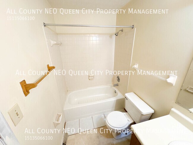 Building Photo - 2745 Brookshire Ln