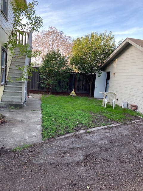 Back yard with sitting area - 1066 Sherwood Ave