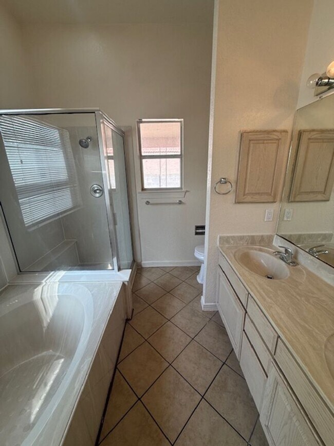 Building Photo - Charming and functional 3-Bedroom 2-Bath near Kirtland Air force base