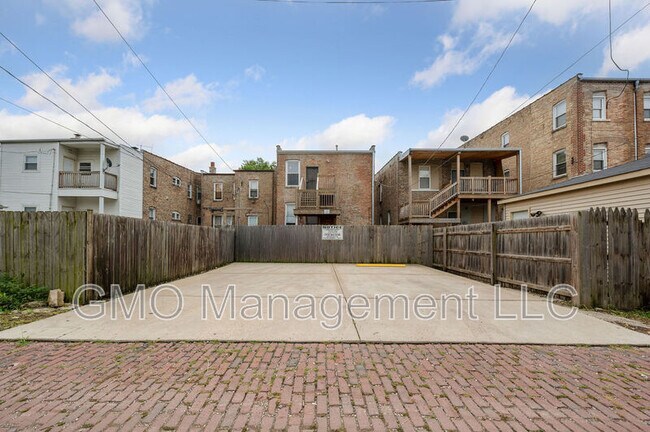 Building Photo - 4230 W Adams St