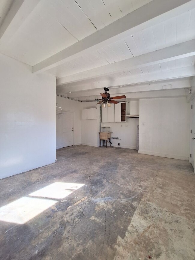 Building Photo - 2568 Illinois St