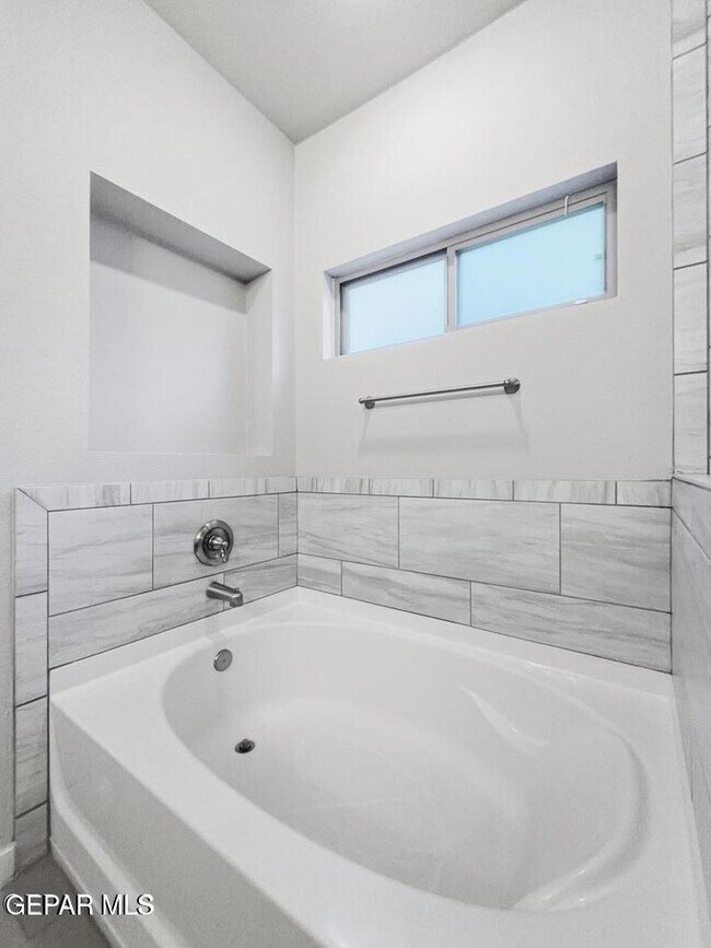 Building Photo - 14616 Tierra Burgos