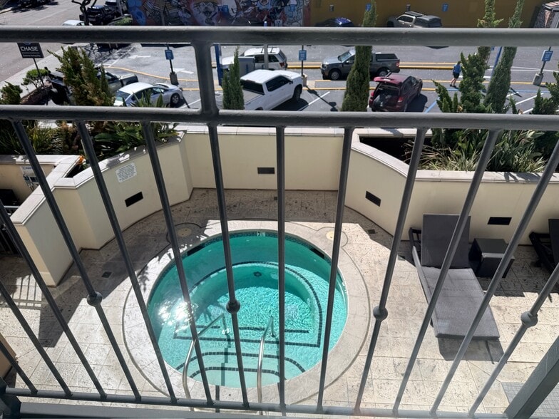 Jacuzzi - 3950 Ohio St