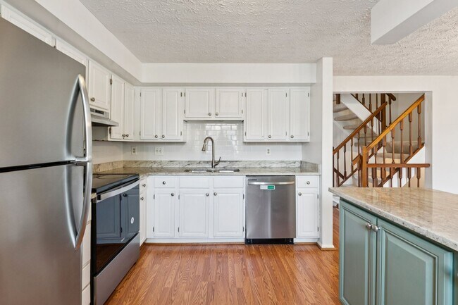 Building Photo - 7994 Tyson Oaks Cir