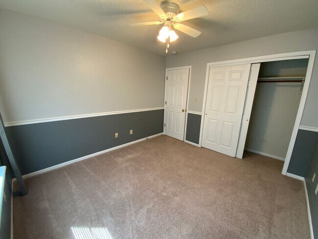 Building Photo - 3 Bedroom 2 Bathroom Duplex