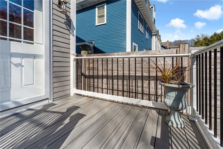 Building Photo - 23 Holland St