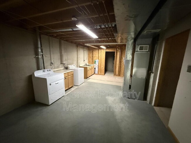 Building Photo - 1662 Klaver St SW