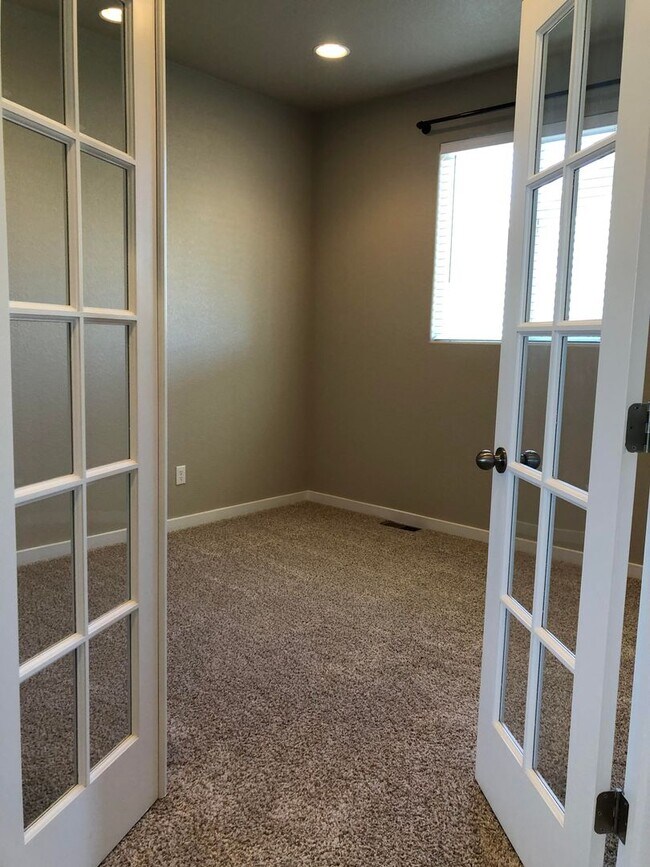 Building Photo - 6996 Tullamore Dr