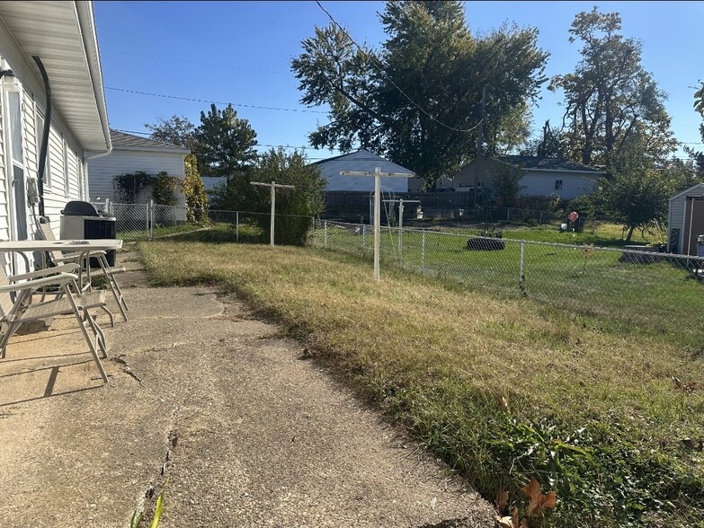 Building Photo - 105 W Willman St