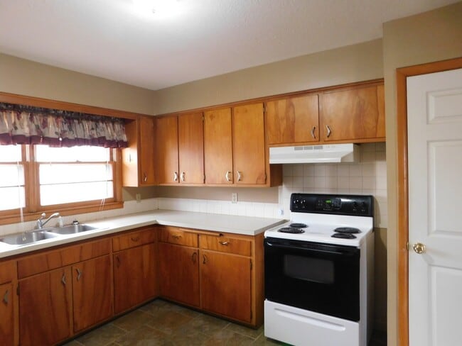 Building Photo - Very nice 2 bedroom/1 bath duplex in NE El...