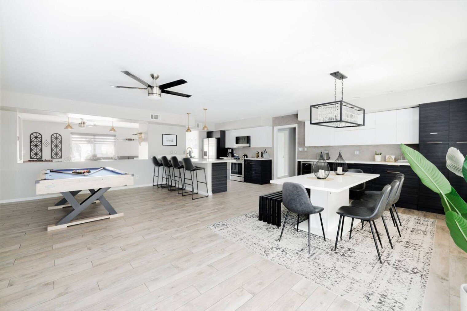 Building Photo - 6843 E Sheena Dr