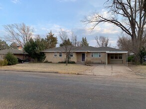 Building Photo - Nice 3 bedroom in Canyon