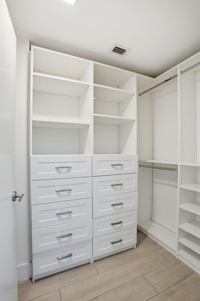 Building Photo - 111 SE 1st Ave