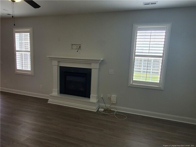 Building Photo - 5717 Pondhaven Dr